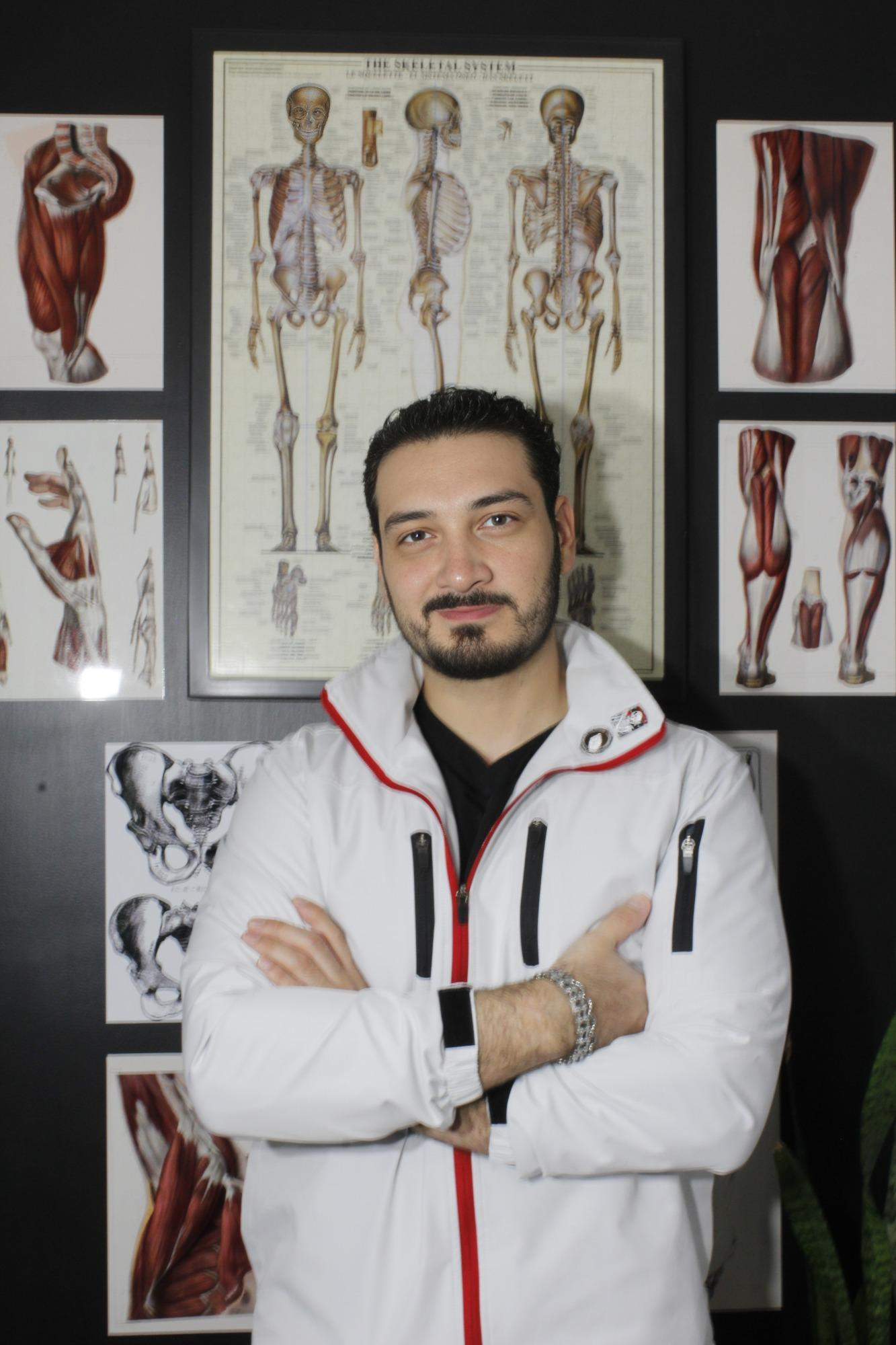Retrato del Dr. Luis Olivares, traumatólogo y ortopedista